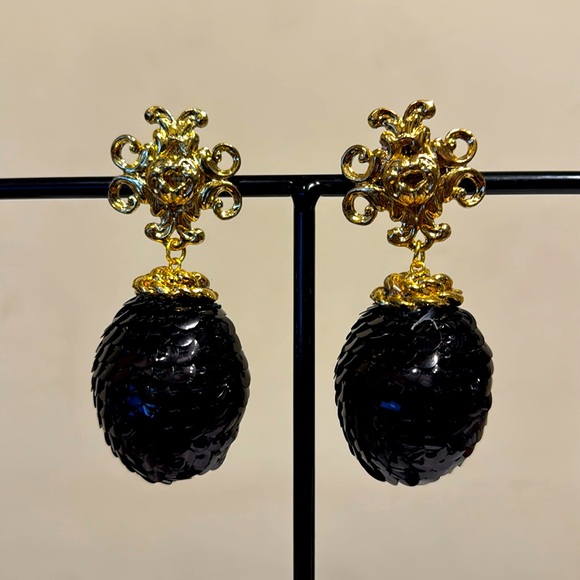 Vintage Dalessio Design Chicago Gold Tone & Black Sequin Dangle Earrings Clipons - Picture 7 of 11